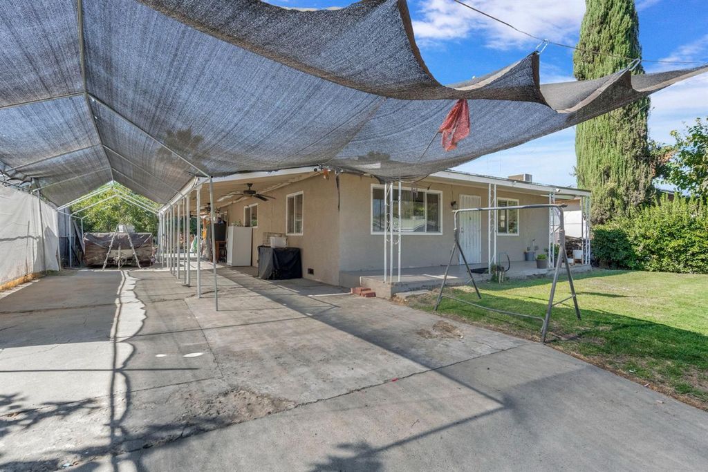 Image 26 of property listing at 2511 Shaft St, Selma, CA 93662