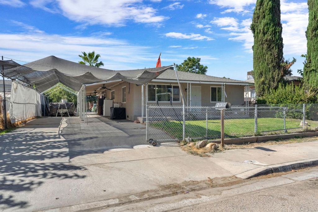 Image 3 of property listing at 2511 Shaft St, Selma, CA 93662