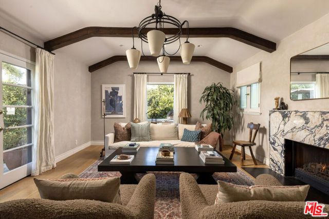 465 Westmount Drive, West Hollywood, CA 90048