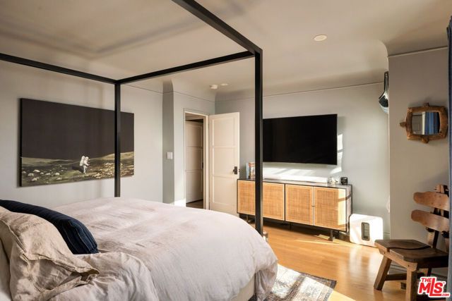 465 Westmount Drive, West Hollywood, CA 90048