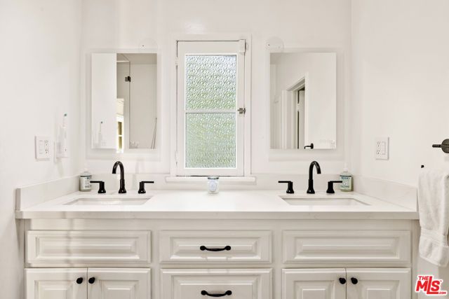 465 Westmount Drive, West Hollywood, CA 90048