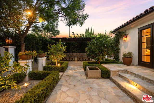 465 Westmount Drive, West Hollywood, CA 90048