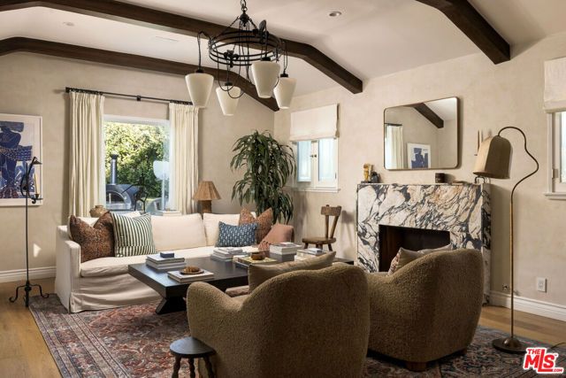 465 Westmount Drive, West Hollywood, CA 90048