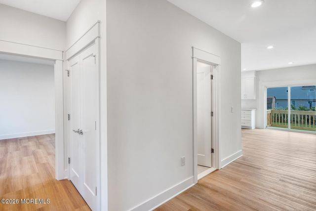 327 Arlington Avenue N, Bayville, NJ 08721