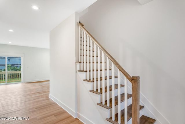 327 Arlington Avenue N, Bayville, NJ 08721