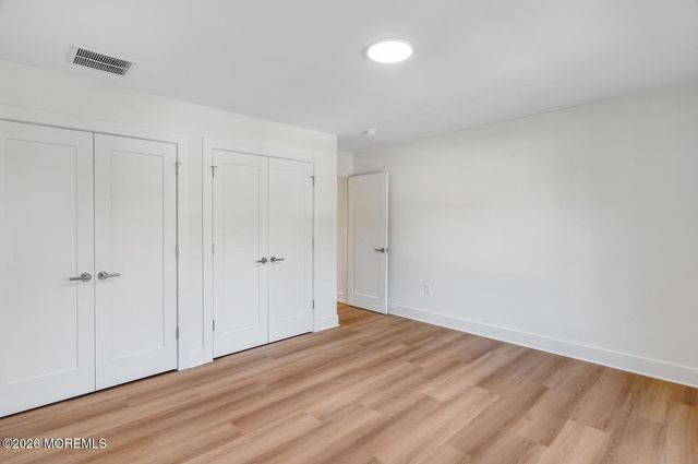 327 Arlington Avenue N, Bayville, NJ 08721