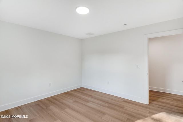 327 Arlington Avenue N, Bayville, NJ 08721