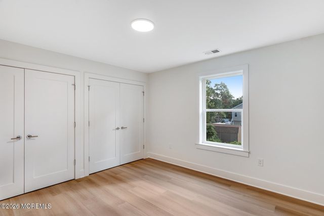327 Arlington Avenue N, Bayville, NJ 08721