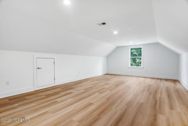 327 Arlington Avenue N, Bayville, NJ 08721