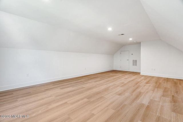 327 Arlington Avenue N, Bayville, NJ 08721