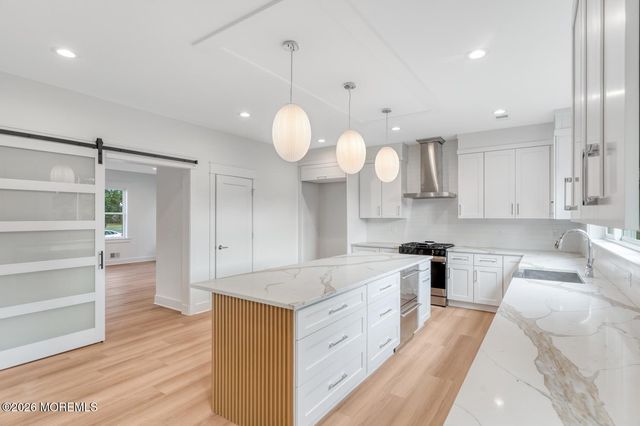 327 Arlington Avenue N, Bayville, NJ 08721