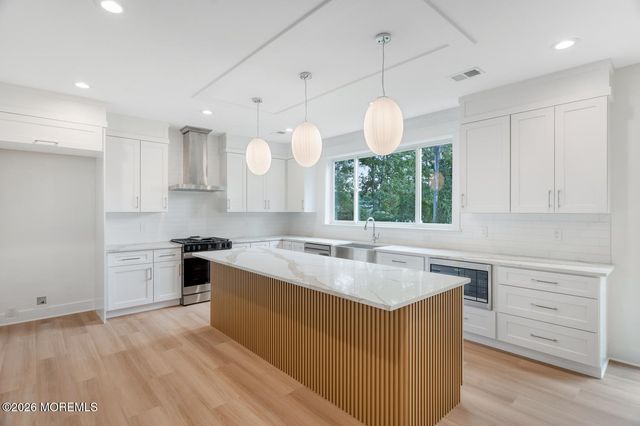 327 Arlington Avenue N, Bayville, NJ 08721