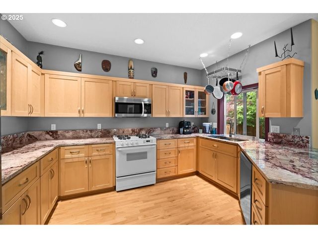 1451 Ne PARKSIDE Dr, Hillsboro, OR 97124