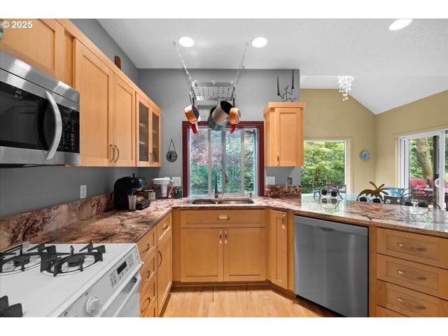 1451 Ne PARKSIDE Dr, Hillsboro, OR 97124