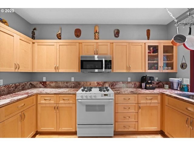 1451 Ne PARKSIDE Dr, Hillsboro, OR 97124
