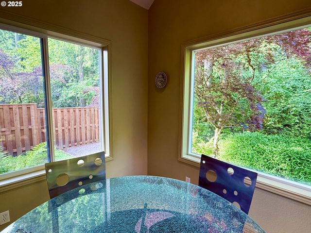 1451 Ne PARKSIDE Dr, Hillsboro, OR 97124