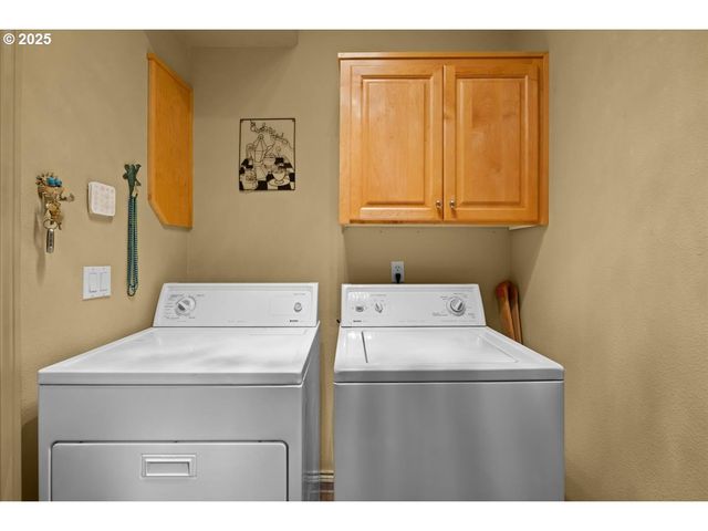 1451 Ne PARKSIDE Dr, Hillsboro, OR 97124