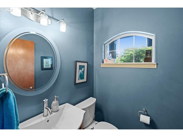 1451 Ne PARKSIDE Dr, Hillsboro, OR 97124