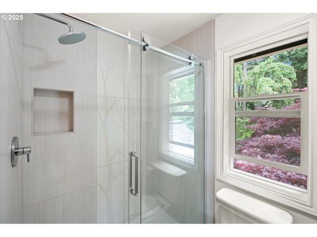 1451 Ne PARKSIDE Dr, Hillsboro, OR 97124