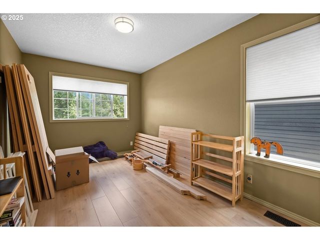 1451 Ne PARKSIDE Dr, Hillsboro, OR 97124