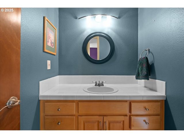 1451 Ne PARKSIDE Dr, Hillsboro, OR 97124