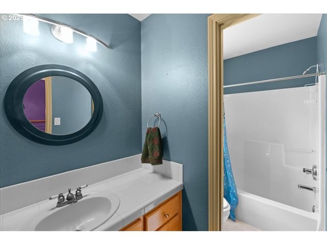 1451 Ne PARKSIDE Dr, Hillsboro, OR 97124