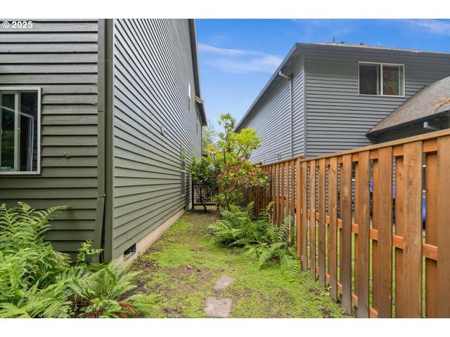 1451 Ne PARKSIDE Dr, Hillsboro, OR 97124