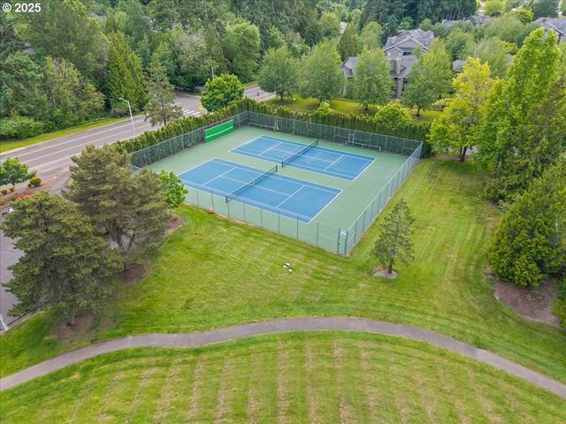 1451 Ne PARKSIDE Dr, Hillsboro, OR 97124