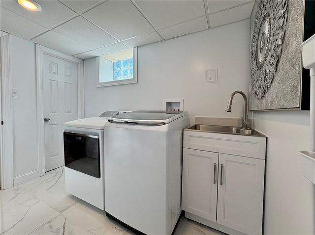 113 Briercliff Dr, Chippewa Twp, PA 15010