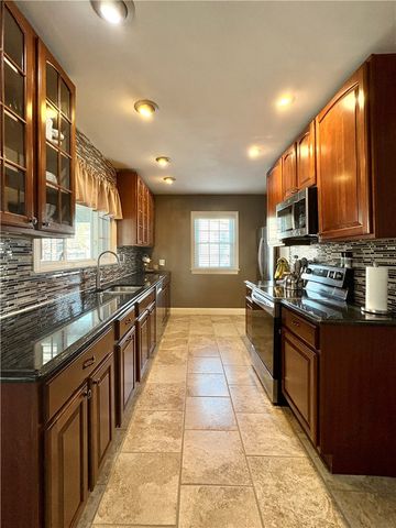 113 Briercliff Dr, Chippewa Twp, PA 15010