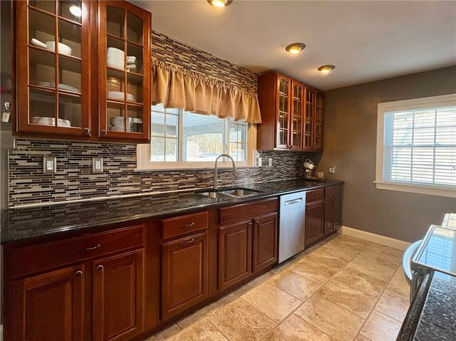 113 Briercliff Dr, Chippewa Twp, PA 15010