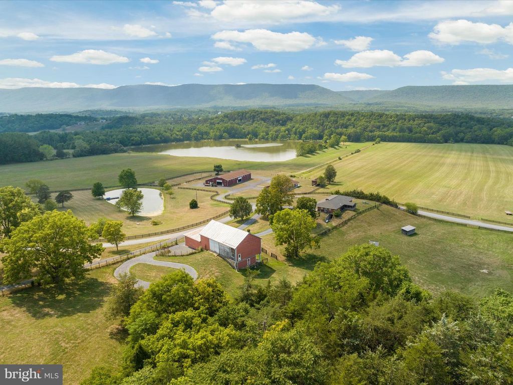 1572 SEVEN FOUNTAINS RD, Fort Valley, VA 22652