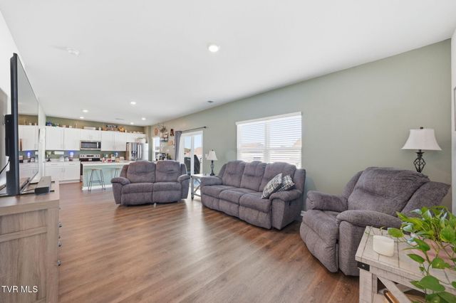 816 Magnolia Ridge Drive, Blountville, TN 37617