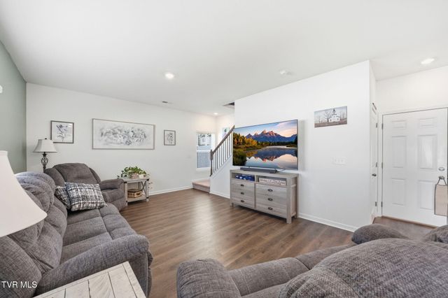 816 Magnolia Ridge Drive, Blountville, TN 37617