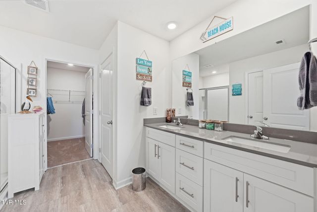 816 Magnolia Ridge Drive, Blountville, TN 37617