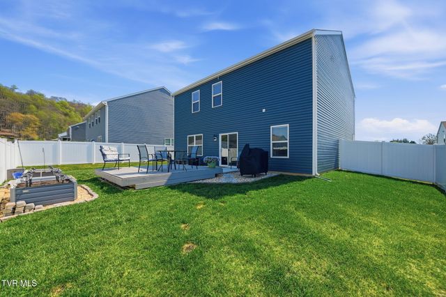 816 Magnolia Ridge Drive, Blountville, TN 37617