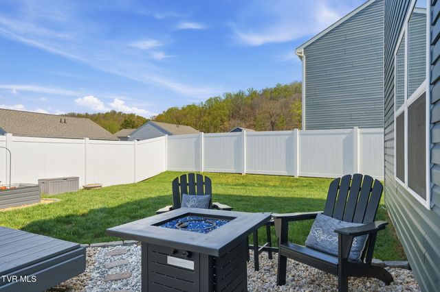 816 Magnolia Ridge Drive, Blountville, TN 37617