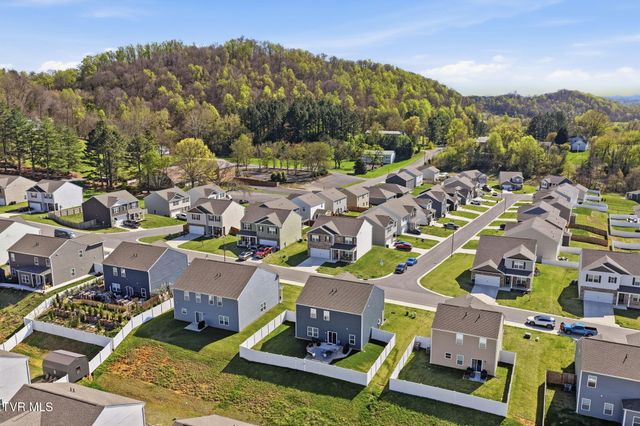 816 Magnolia Ridge Drive, Blountville, TN 37617