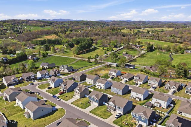 816 Magnolia Ridge Drive, Blountville, TN 37617