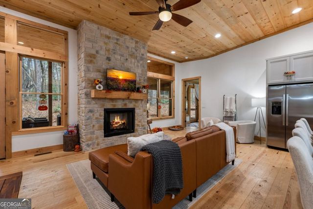 649 Lees Ride, Mccaysville, GA 30555