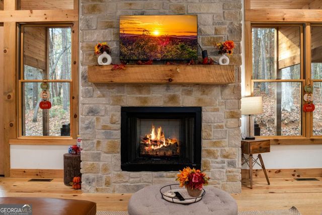 649 Lees Ride, Mccaysville, GA 30555