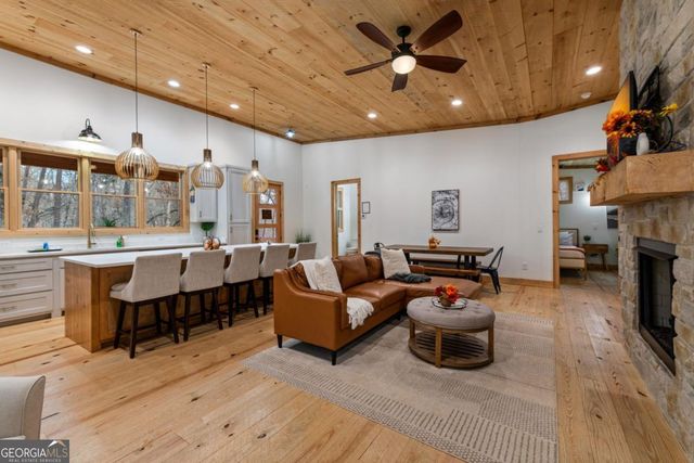 649 Lees Ride, Mccaysville, GA 30555