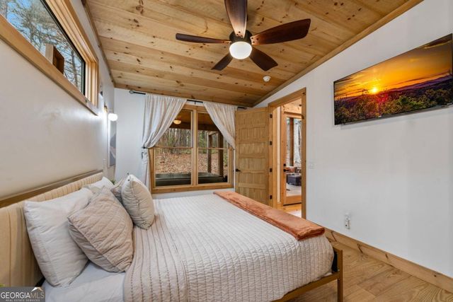 649 Lees Ride, Mccaysville, GA 30555