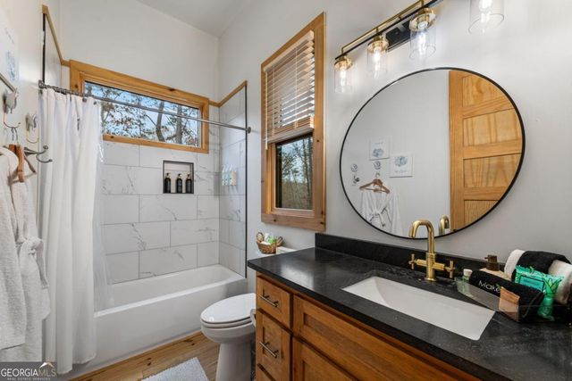 649 Lees Ride, Mccaysville, GA 30555