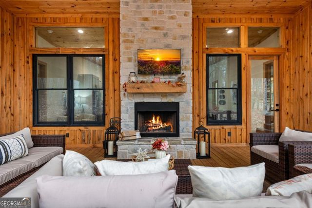 649 Lees Ride, Mccaysville, GA 30555