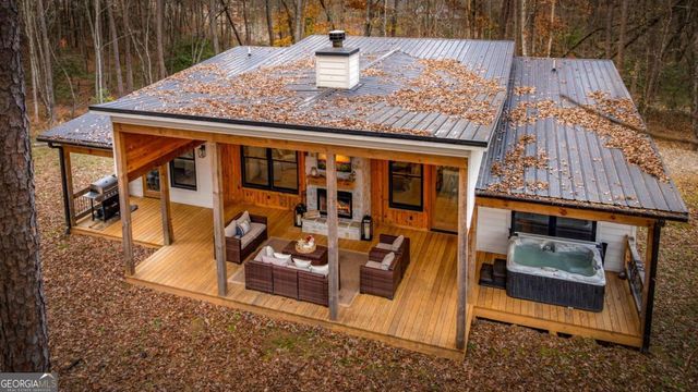 649 Lees Ride, Mccaysville, GA 30555