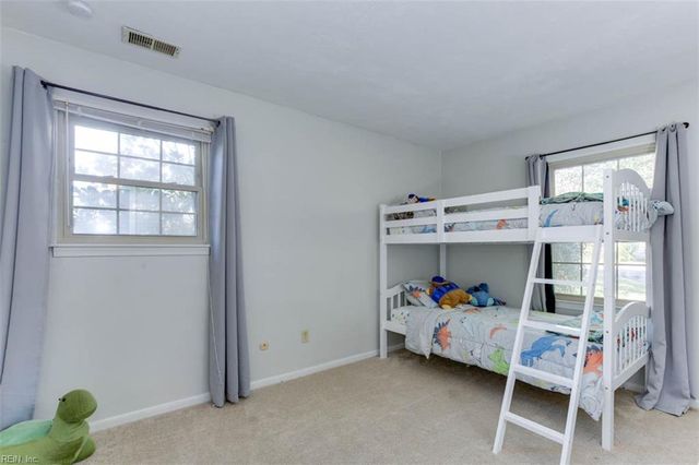 569 Boxwood LN, Virginia Beach, VA 23452