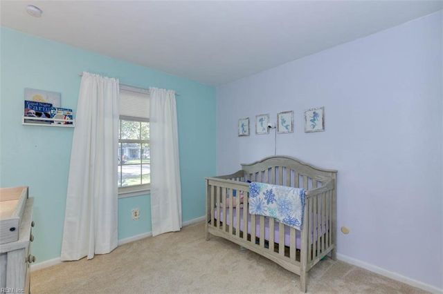 569 Boxwood LN, Virginia Beach, VA 23452