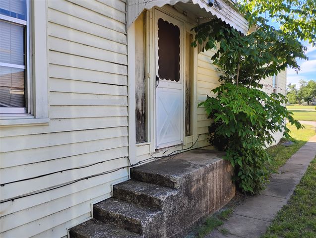 728 W Elm Street, Denison, TX 75020