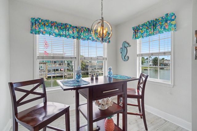 192 Barracuda Street, Bayou Vista, TX 77563